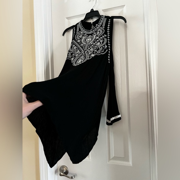 Xhilaration Embroidered Cold Shoulder Fishtail Black crinkled Gauze Tunic. - Picture 12 of 16
